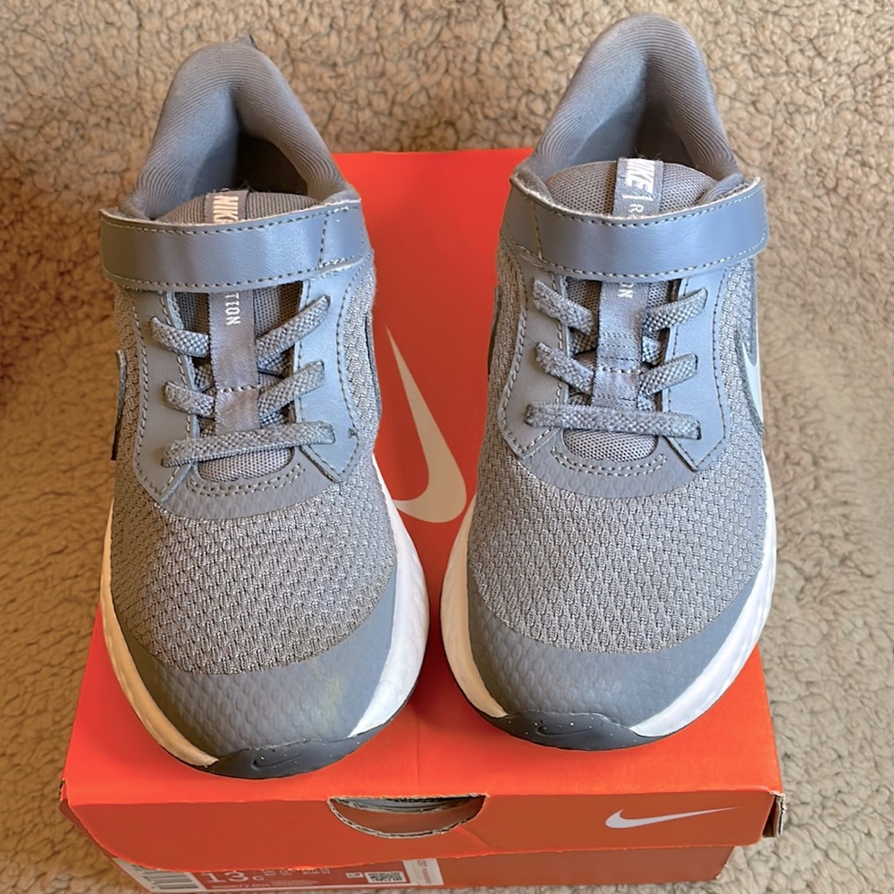 Grey Nike Revolution 5